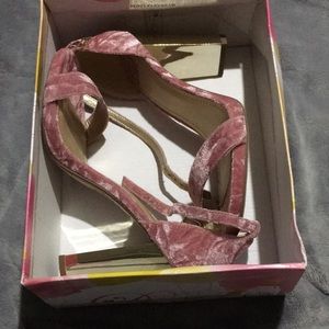 My Delicious Shoes mauve velvet SHINY heels